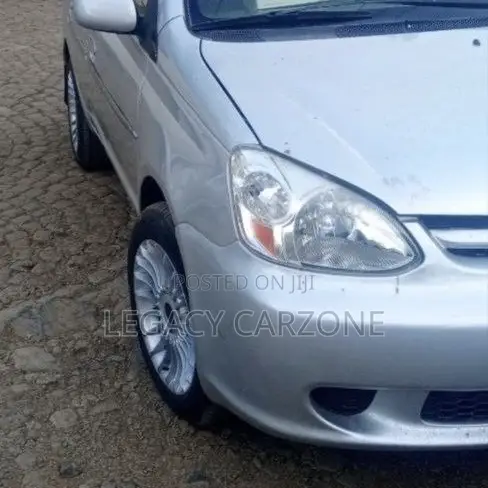 Toyota Platz 2005 Silver