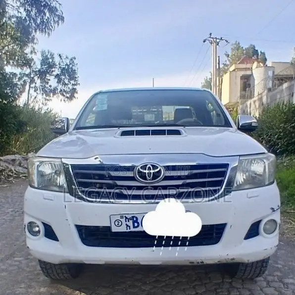 Toyota Hilux 2013 White