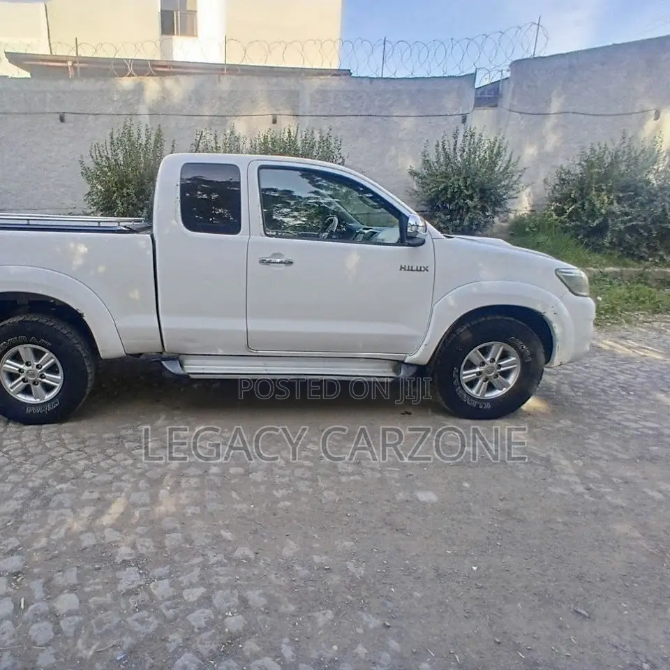 Toyota Hilux 2013 White