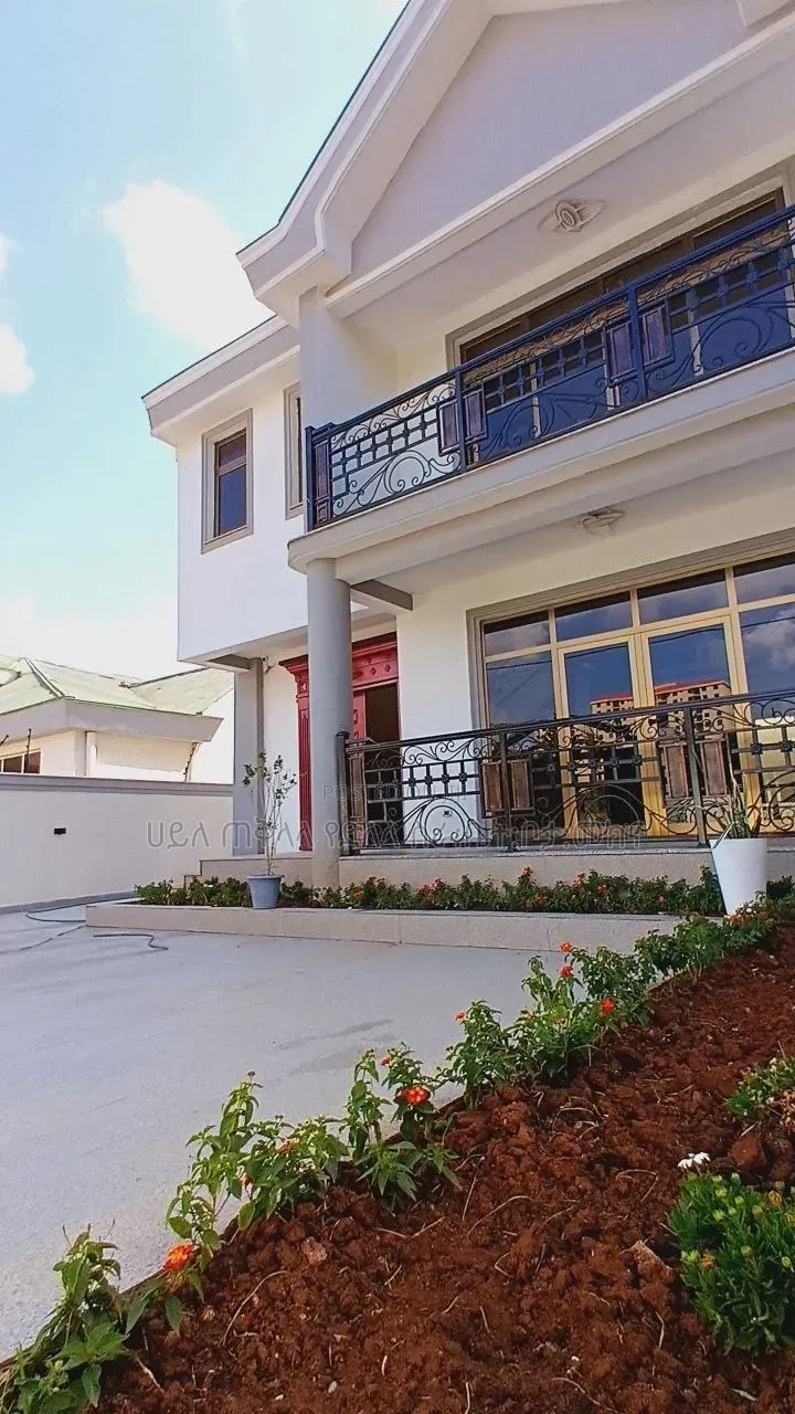 Furnished 6bdrm Townhouse/Terrace in Ayat Zone Inside, Yeka for sale