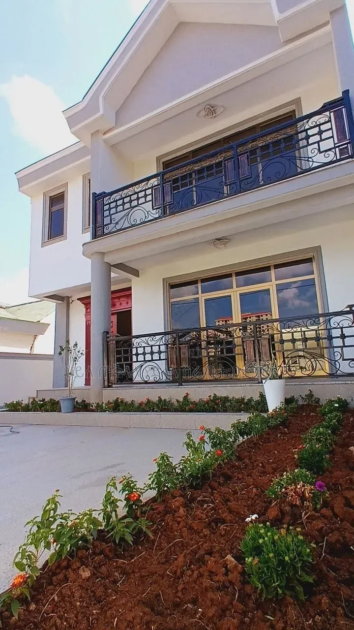 Furnished 6bdrm Townhouse/Terrace in Ayat Zone Inside, Yeka for sale