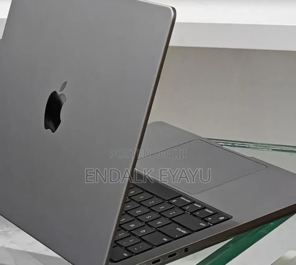 New Laptop Apple MacBook Pro 2023 M3 8GB Apple M3 Pro SSD 512GB