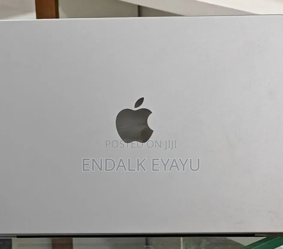 New Laptop Apple MacBook Pro 2023 M3 8GB Apple M3 Pro SSD 512GB