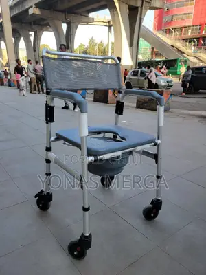 Toilet Portable Adult Potty Chair飧三frame, It Can Load Up to 150kg.