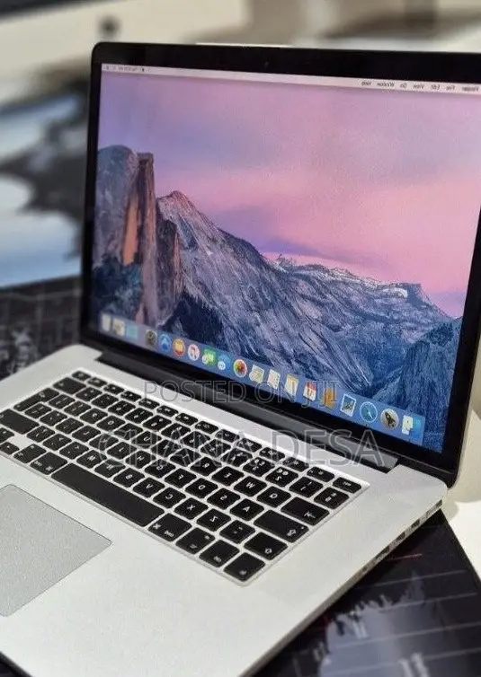 New Laptop Apple MacBook Pro 2015 16GB Intel Core i7 SSD 256GB