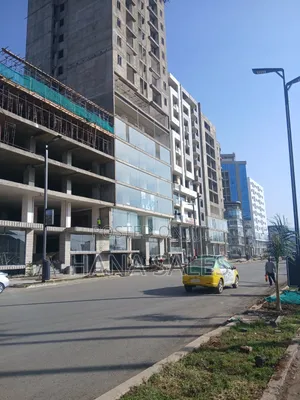 ሙሉ አጠናቀን የምናስረክባቸዉን የንግድ ሱቆች እየሸጥን እንገኛለን