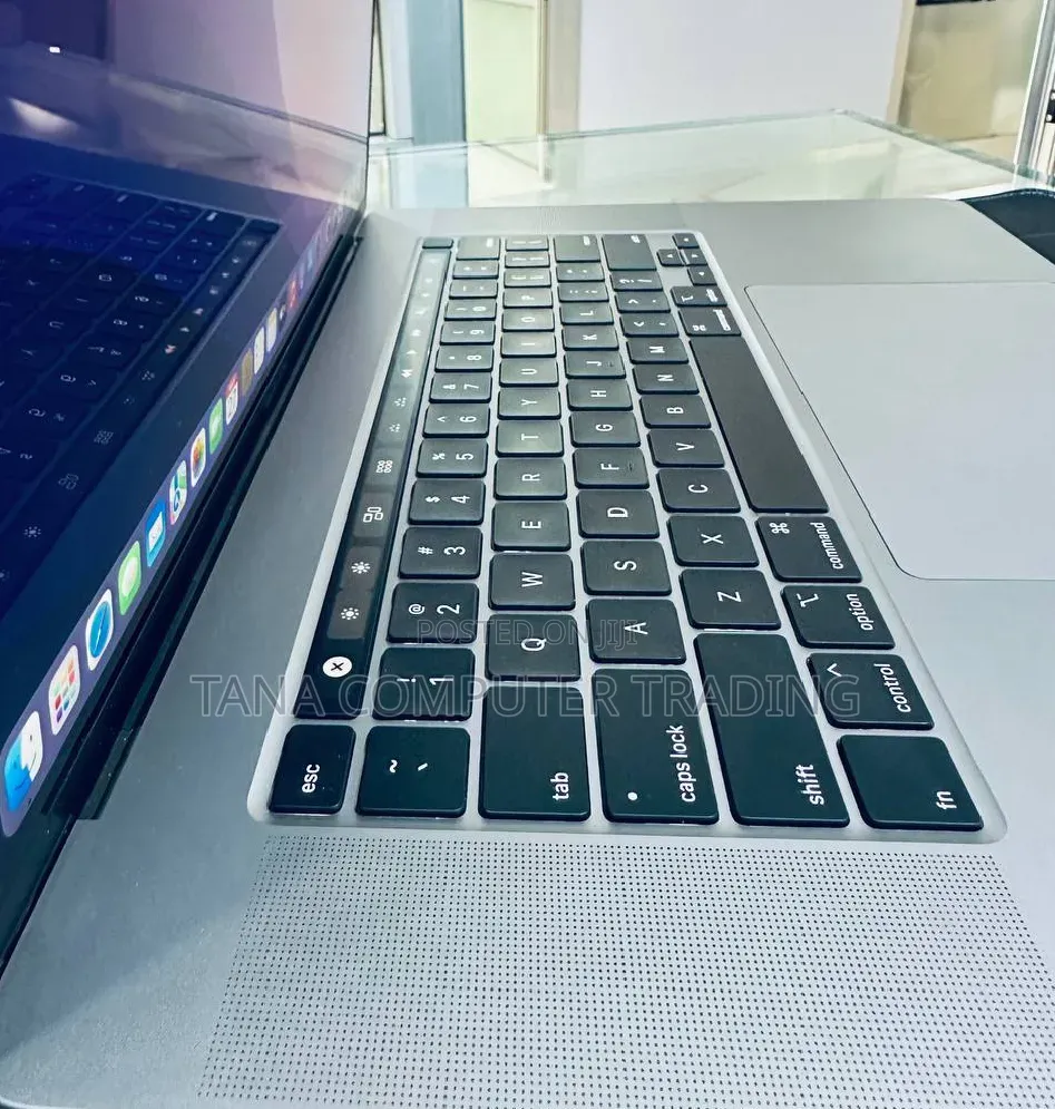 New Laptop Apple MacBook Pro 2019 32GB Intel Core i9 SSD 512GB