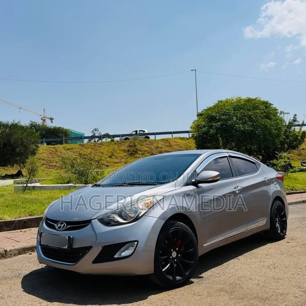 Hyundai Avante 2013 Silver