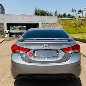 Hyundai Avante 2013 Silver