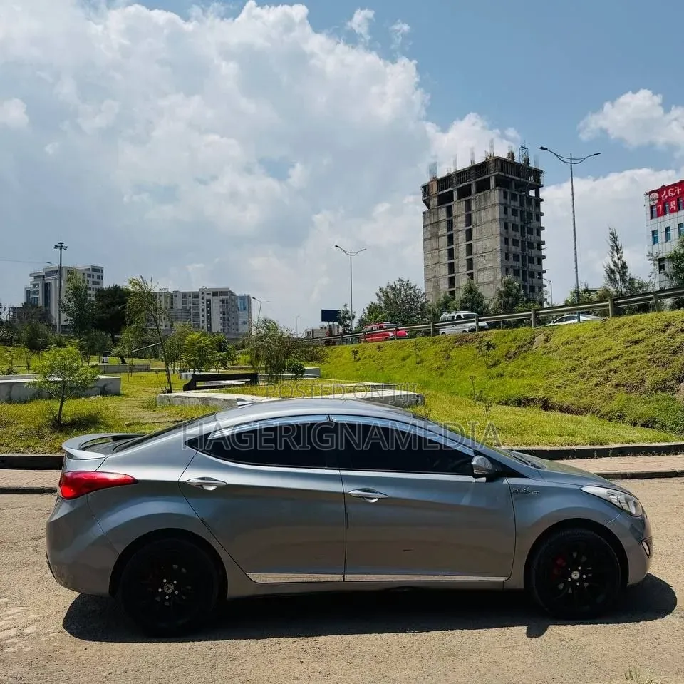 Hyundai Avante 2013 Silver
