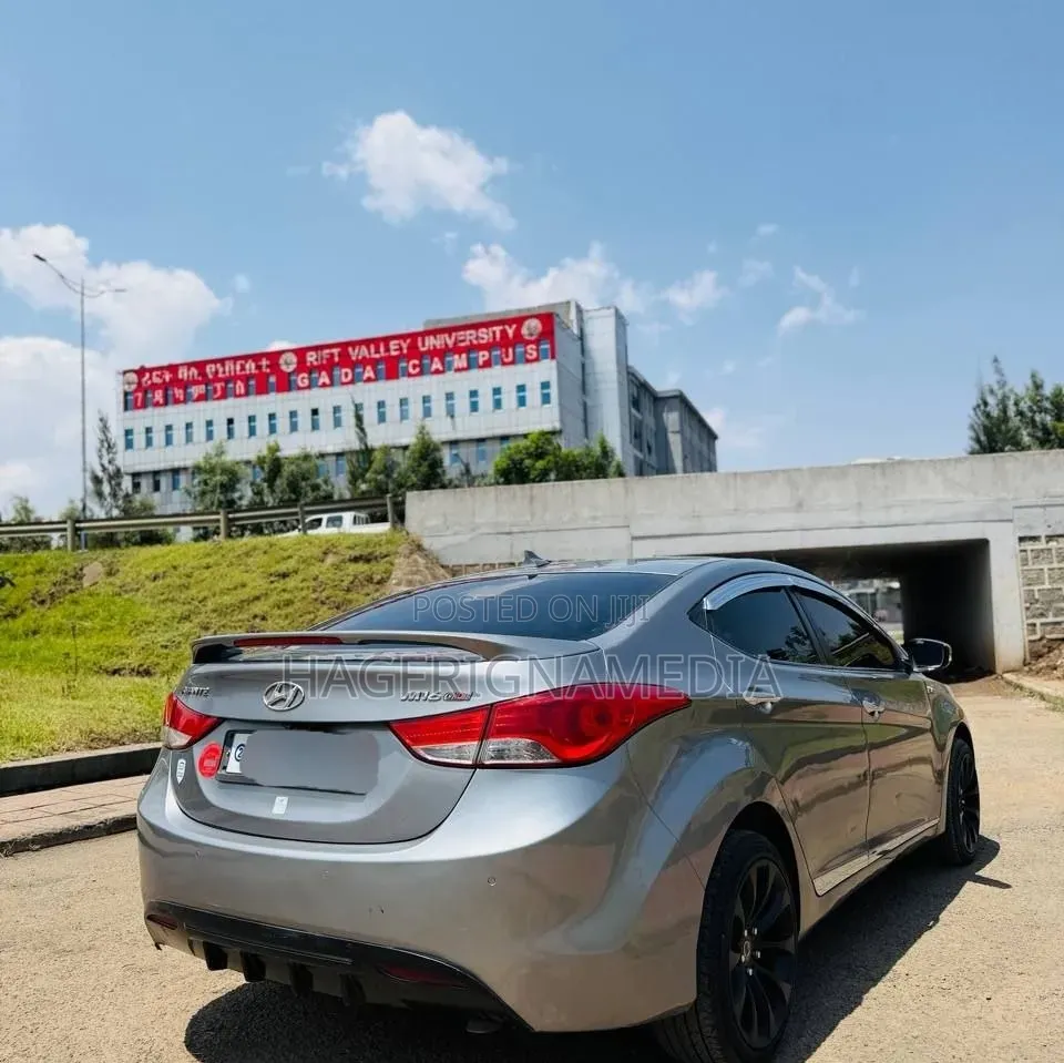 Hyundai Avante 2013 Silver