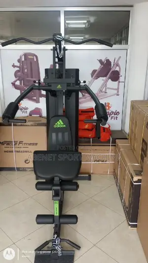 ለቤቶ የሚሆን ዘመናዊ Adidas Home Gym