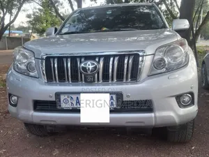 Toyota Land Cruiser Prado 2012 Silver