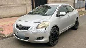 Toyota Yaris 2010 Silver