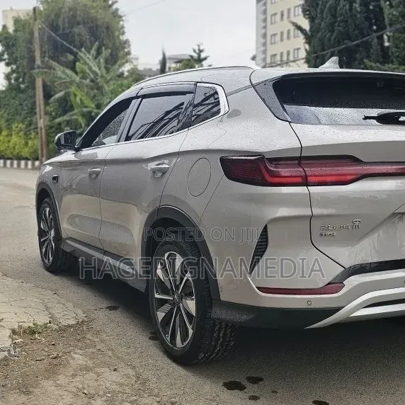 BYD Song Plus 2025 Silver