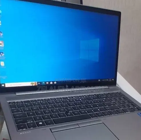New Laptop HP ZBook Firefly G8 16GB Intel Core i7 SSD 512GB