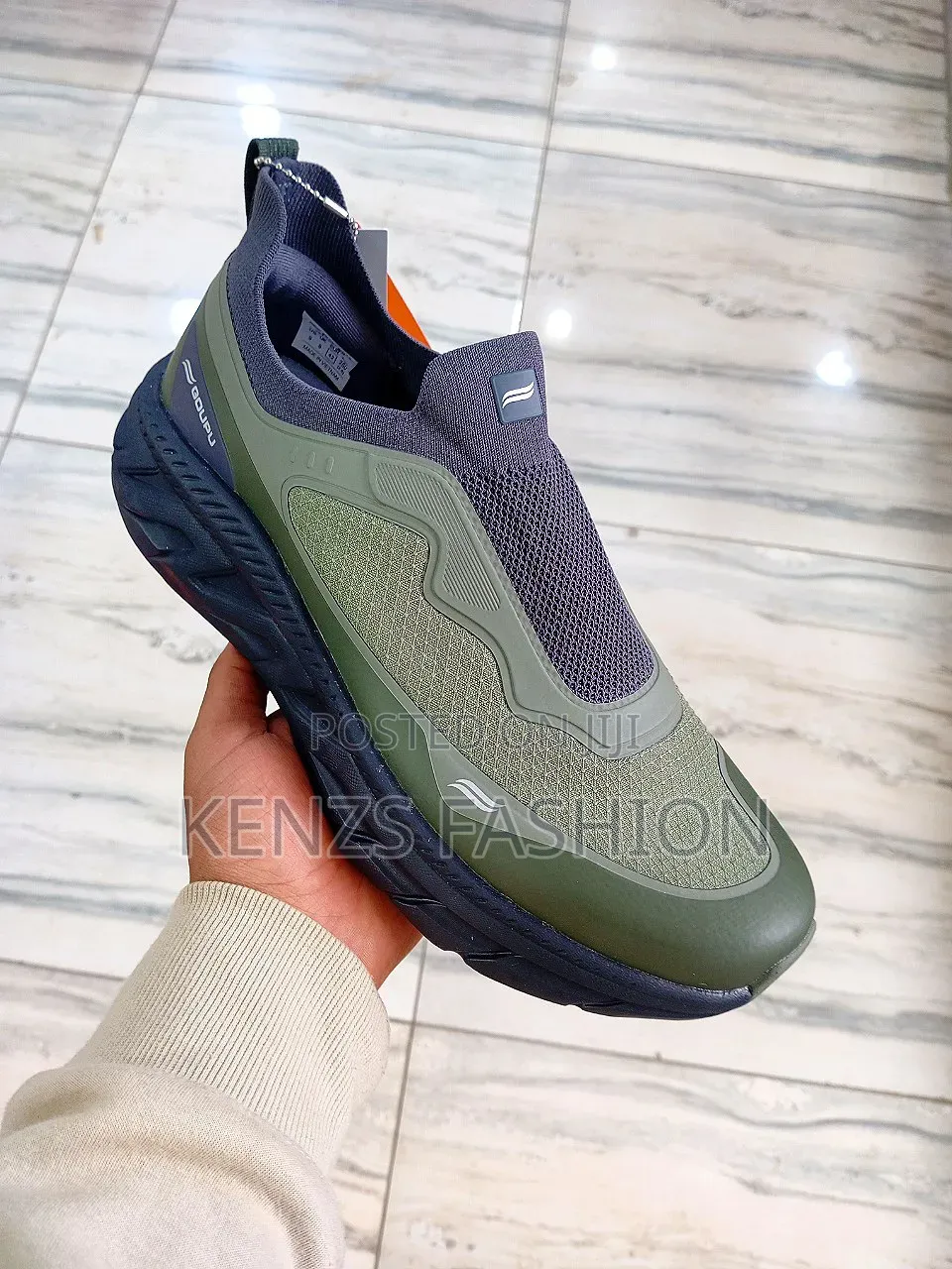 ለክረምት የሚሆን Waterproof Goupu ስኒከር