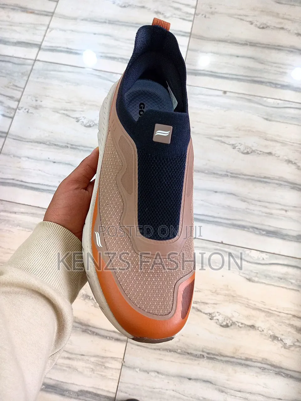 ለክረምት የሚሆን Waterproof Goupu ስኒከር