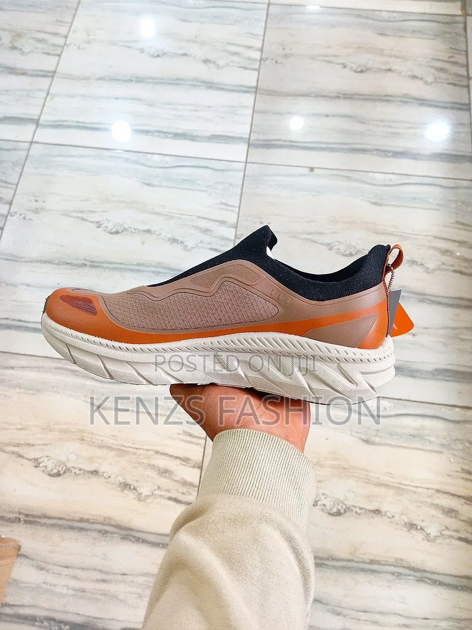 ለክረምት የሚሆን Waterproof Goupu ስኒከር