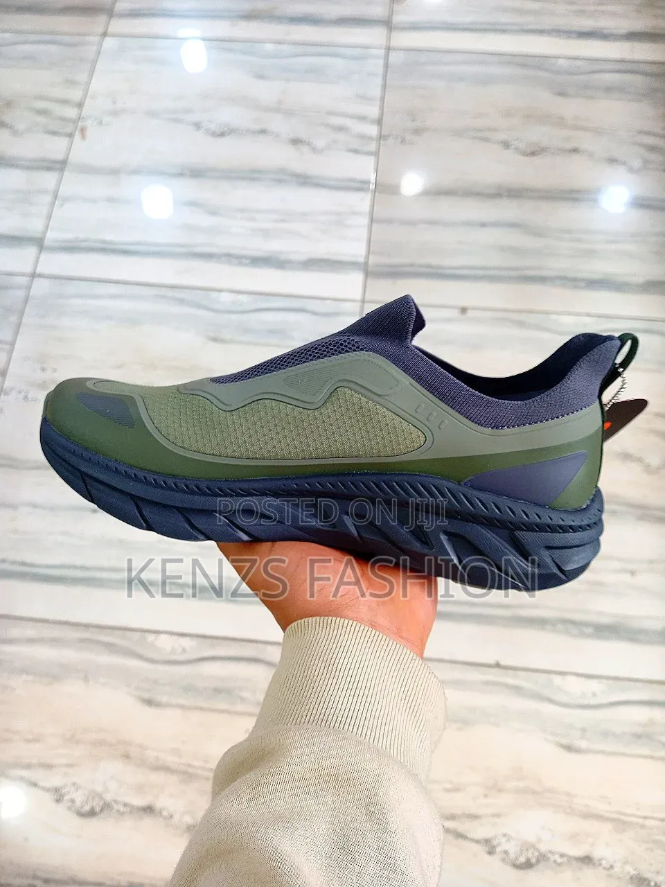 ለክረምት የሚሆን Waterproof Goupu ስኒከር