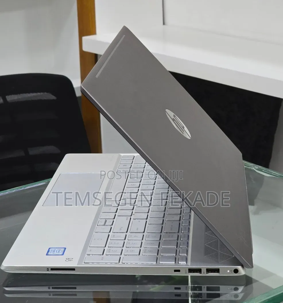 New Laptop HP Pavilion 15 8GB Intel Core i7 SSD 256GB