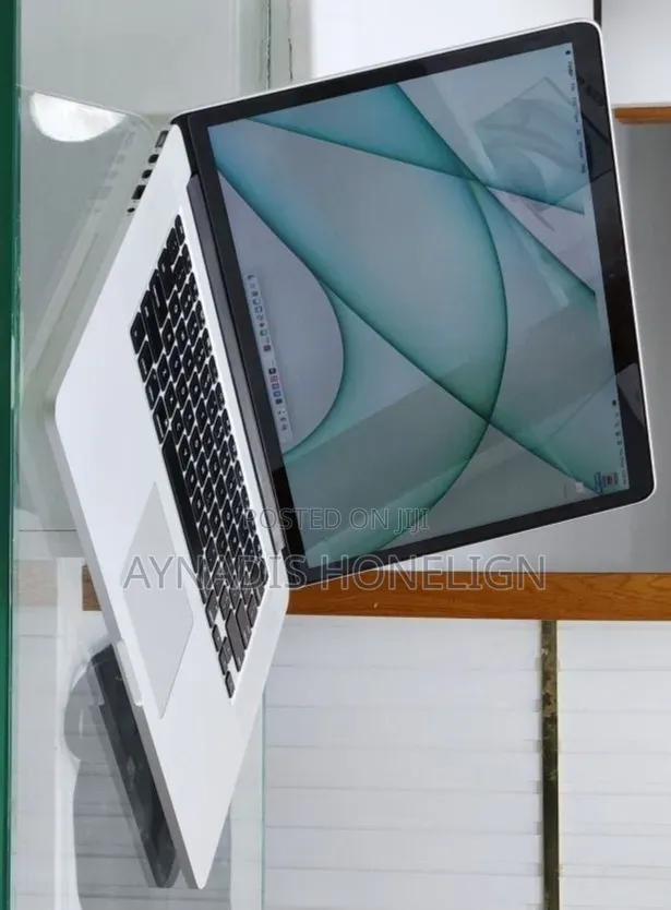 New Laptop Apple MacBook 2015 16GB Intel Core i7 SSD 512GB