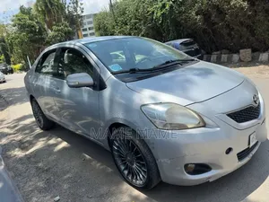 Toyota Belta 2010 Silver