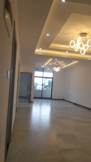 3bdrm Apartment in ኢማሮሽ, Arada for sale