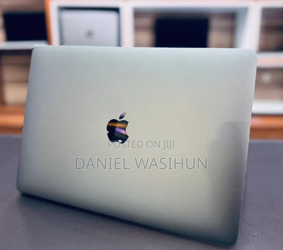 New Laptop Apple MacBook Pro 2017 8GB Intel Core i7 SSD 256GB