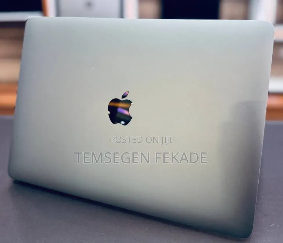 New Laptop Apple MacBook Pro 2017 8GB Intel Core i5 SSD 256GB
