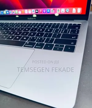 New Laptop Apple MacBook Pro 2017 8GB Intel Core i5 SSD 256GB