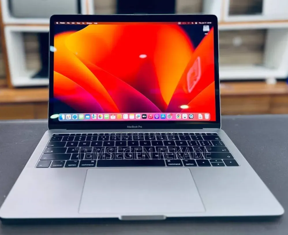 New Laptop Apple MacBook Pro 2017 8GB Intel Core i5 SSD 256GB