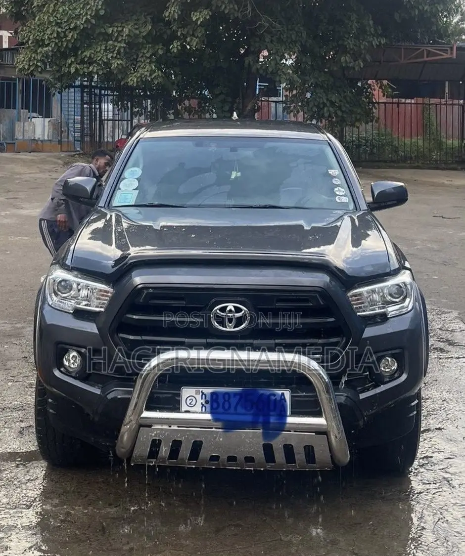 Toyota Tacoma 4dr Double Cab 2016 Black