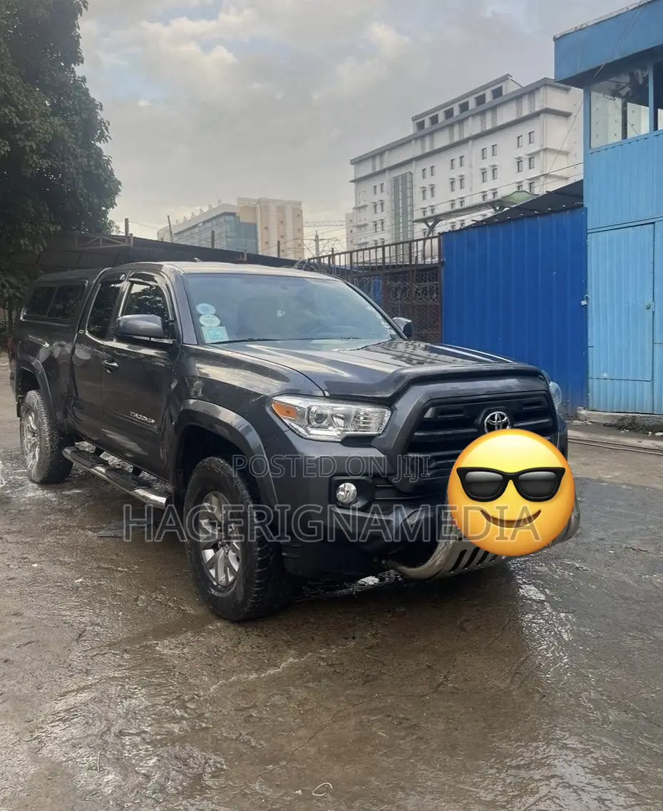 Toyota Tacoma 4dr Double Cab 2016 Black
