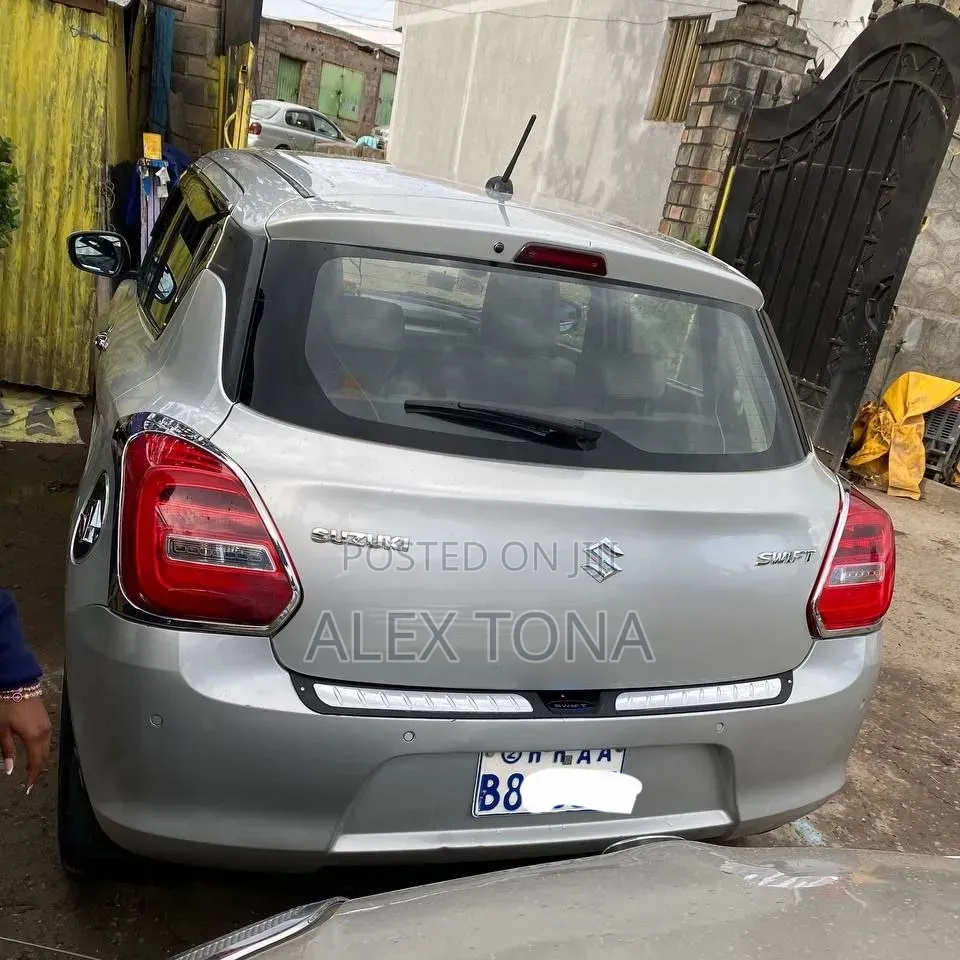 Suzuki Swift 2021 Silver