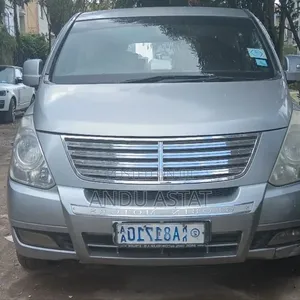 Hyundai H1 2013 Silver