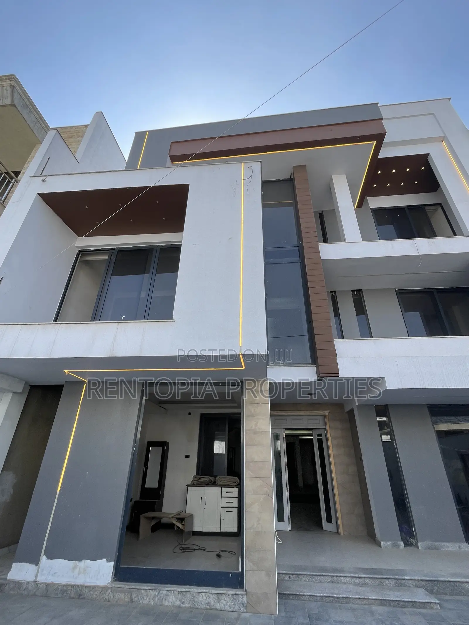 7bdrm Townhouse/Terrace in Yeka for sale