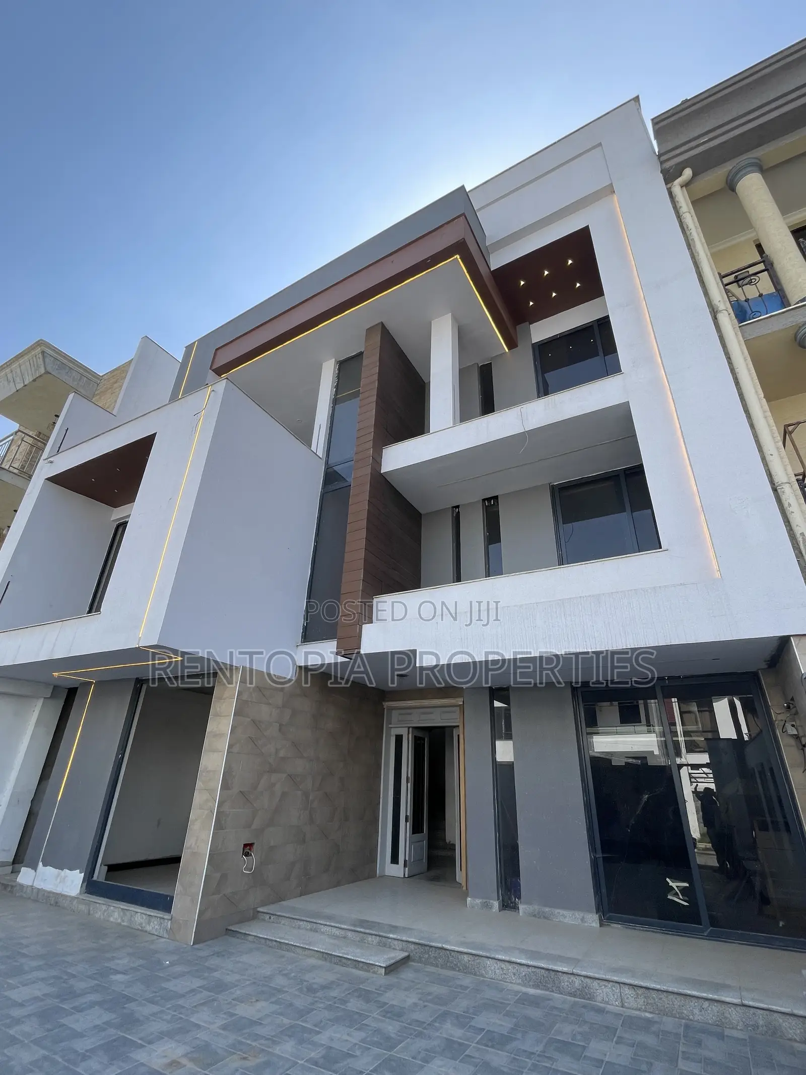 7bdrm Townhouse/Terrace in Yeka for sale