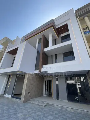 7bdrm Townhouse/Terrace in Yeka for sale