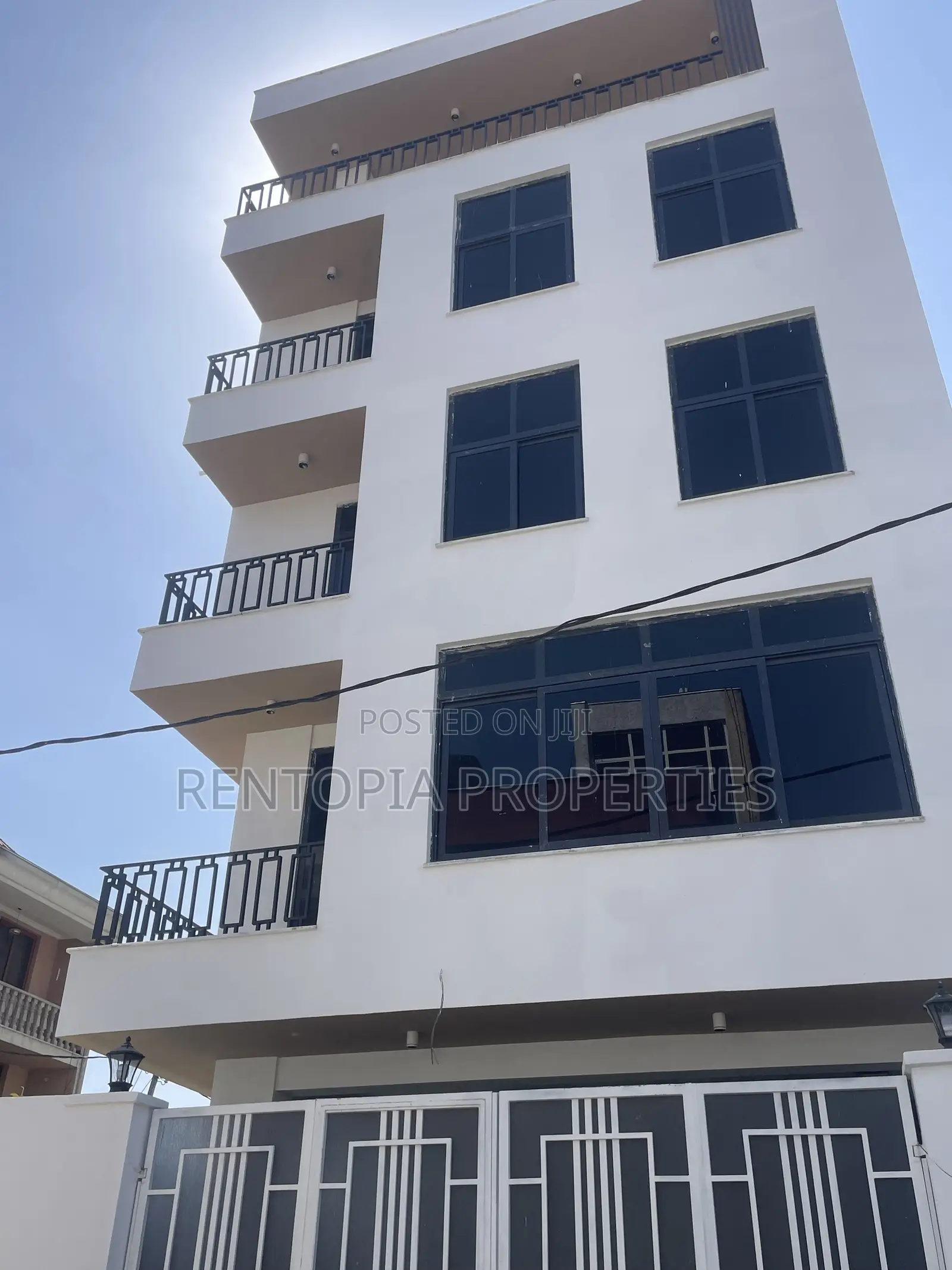 6bdrm Townhouse/Terrace in Yeka for sale