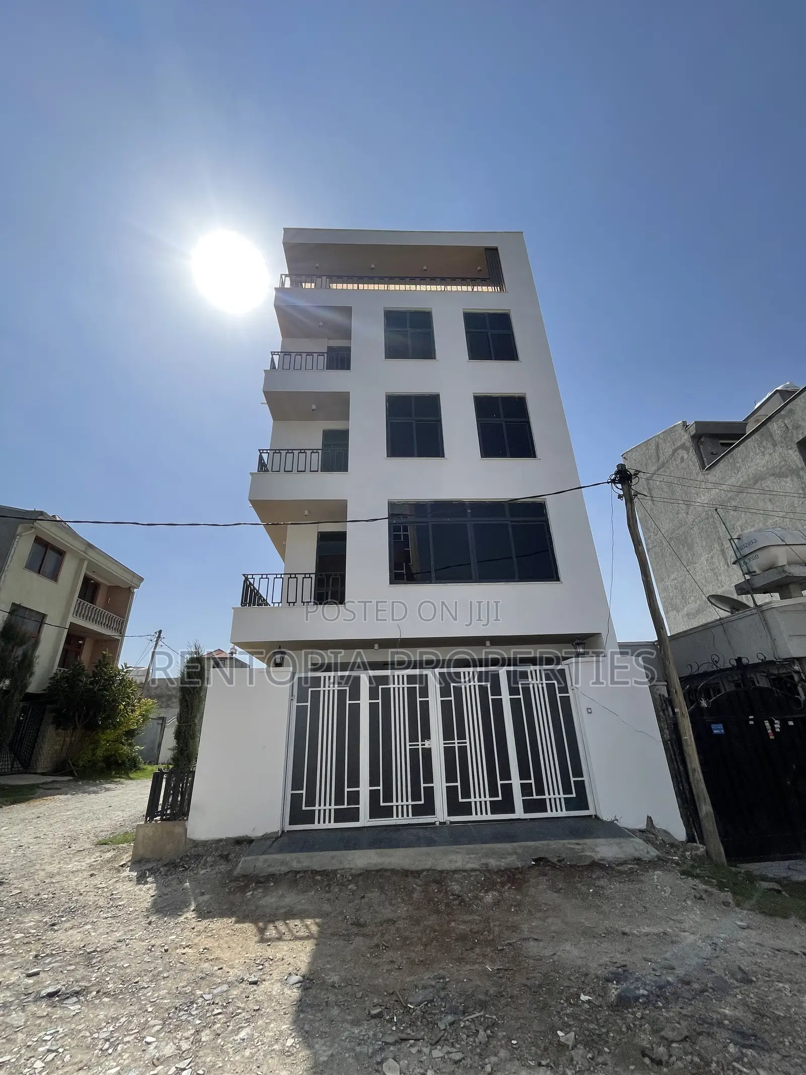 6bdrm Townhouse/Terrace in Yeka for sale