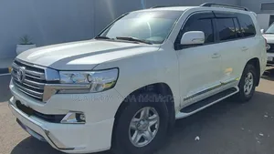 Toyota Land Cruiser 2016 Off white