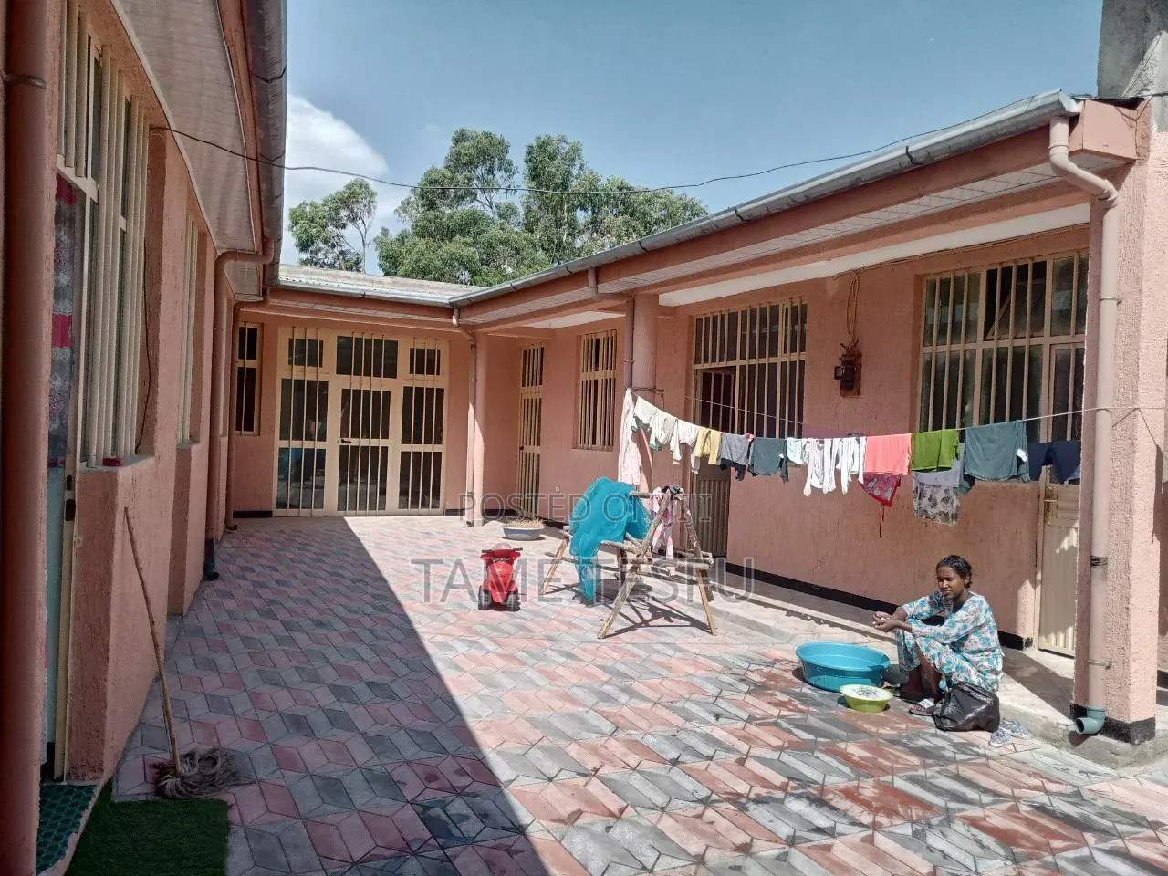 Furnished 4bdrm House in ሃና ፍሎቶ ሎዛ ት/ቤት, Nifas Silk-Lafto for sale