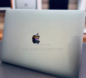 New Laptop Apple MacBook Pro 2017 8GB Intel Core i5 SSD 256GB