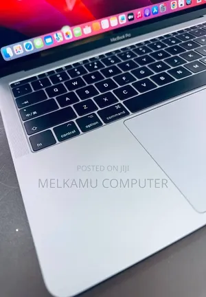New Laptop Apple MacBook Pro 2017 8GB Intel Core i5 SSD 256GB