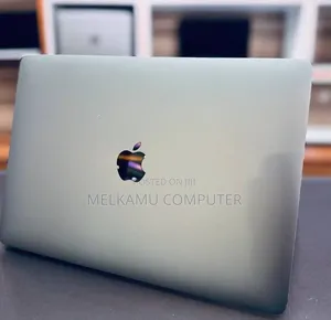 New Laptop Apple MacBook Pro 2017 8GB Intel Core i5 SSD 256GB