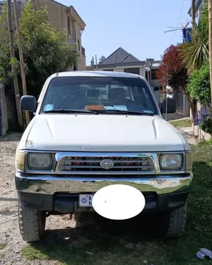 Toyota Hilux 1998 Ivory