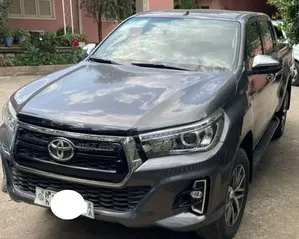 Toyota Hilux 2018 Maroon