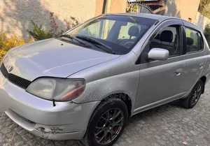 Toyota Platz 2001 Silver