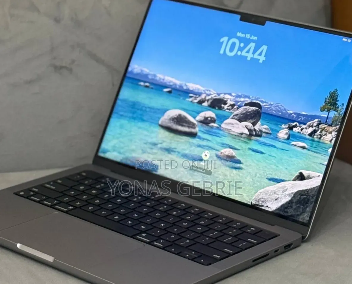 New Laptop Apple MacBook 16GB Apple M1 SSD 512GB